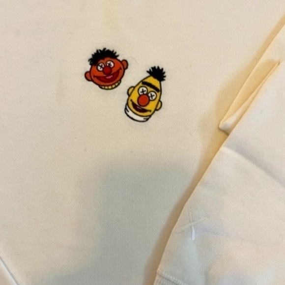 Uniqlo KAWS x Bert & Ernie Sweatshirt Sz Medium​​​​​​​​​​​​​​​​​​​​​​​​​​ - Picture 2 of 4
